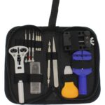 Σετ εργαλείων για επισκευή ρολογιών σε υφασμάτινη θήκη.